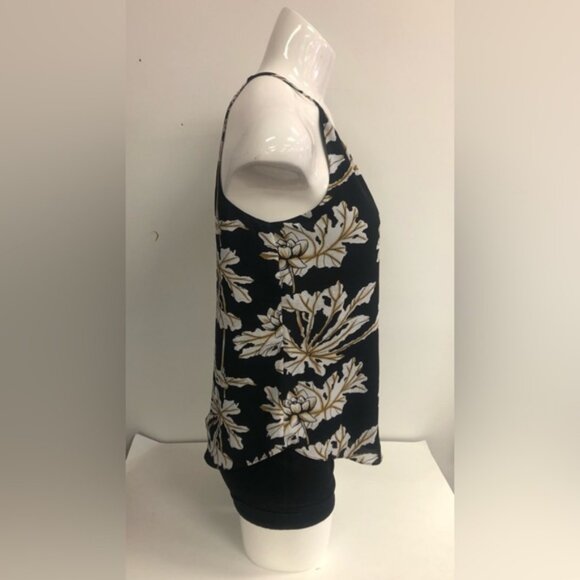 RWampCO  SLEEVLESS TOP IN SIZE SMALL - Picture 3 of 7